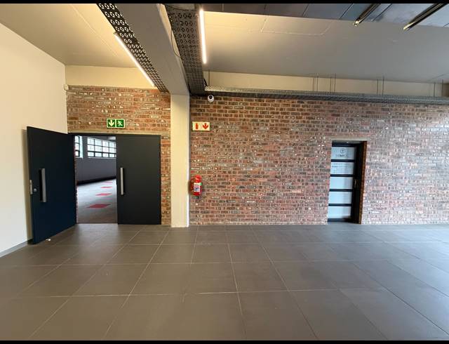 112M² BUILDING TO LET IN SALT RIVER
